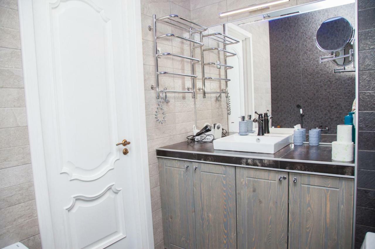 Vip Apartment On Lobanovskogo 19 Street Zaporizhia Exterior photo